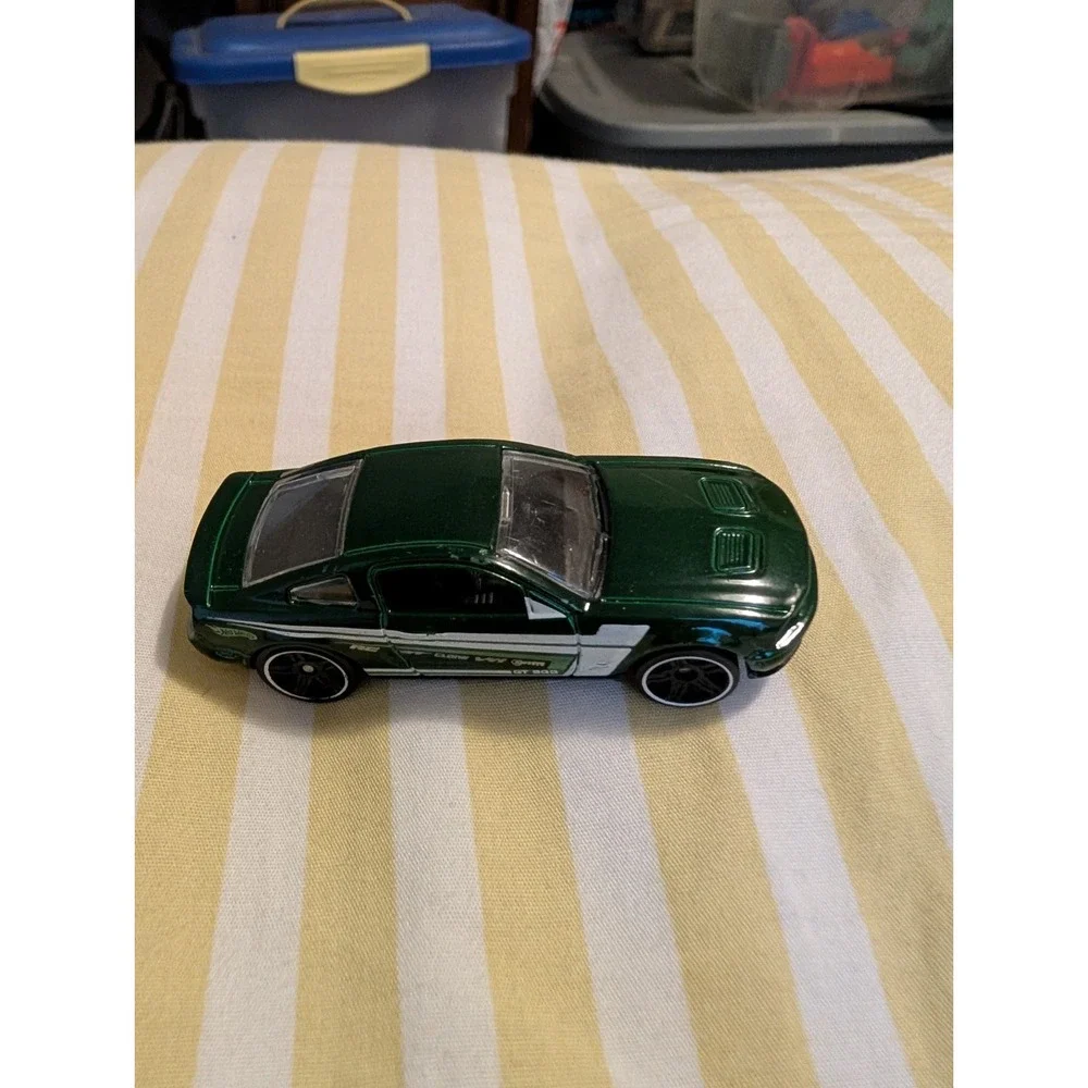 Hot Wheels 07 Shelby GT-500 2015 Diecast Car Green Ford Mustang Muscle Car
